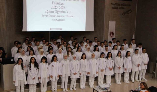 Diş Hekimliği Fakültesi Öğrencilerine Beyaz Önlük Heyecanı