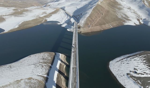 Turnaçayırı Barajı Karla Kaplandı, Drone ile Kartpostallık Görüntüler Ortaya Çıktı