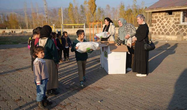 Almanya’dan Muş’a Uzanan Yardım Eli: Bin Çocuğun Yüzü Güldü