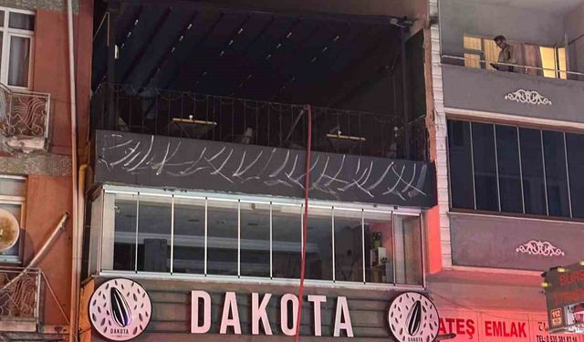 Pelet Soba Patladı, Kafede Yangın Çıktı