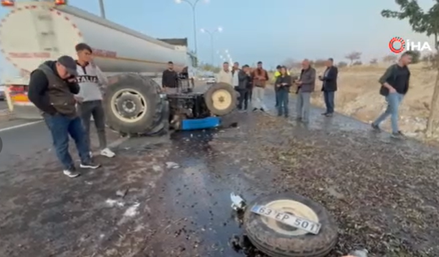 Zeytin Yüklü Traktör ile Kamyonet Çarpıştı: 2 Yaralı