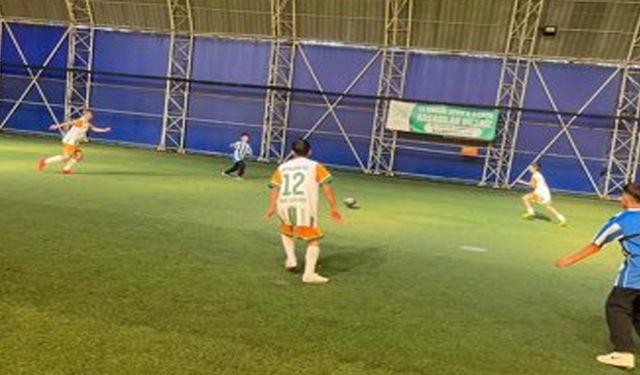 Bingöl'de Ortaokullar Arası Halı Saha Turnuvası Heyecanı