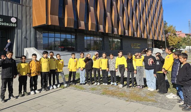 Bingöl’de İlkokul Öğrencilerinden Kütüphane Ziyareti