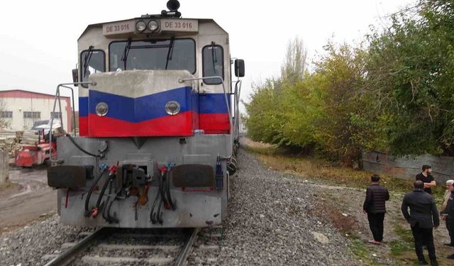 Malatya'da Dengesini Yitirerek Raylara Düştü, Tren Çarptı!