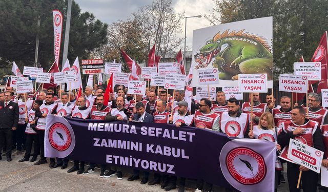 Ünipersen Bakanlık Önünde Açıklama Yaptı: Maaşlar, Yüksek Enflasyon Karşısında Eridi