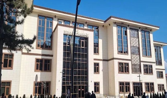 Bingöl Valiliği'nden Açıklama: Adaklı'da Gıda Zehirlenmesi Şüphesiyle 120 Öğrenci Hastaneye Kaldırıldı