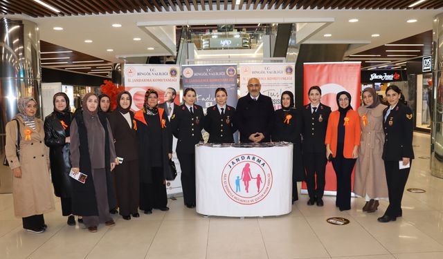 Bingöl’de Jandarma’dan Kadına Şiddete Karşı Bilgilendirme Standı