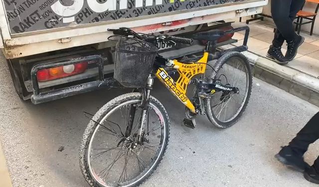 Pikabla Çarpışan Bisikletli Yaralandı