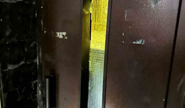 Asansörde Mahsur Kalan Vatandaş Ekiplerce Kurtarıldı