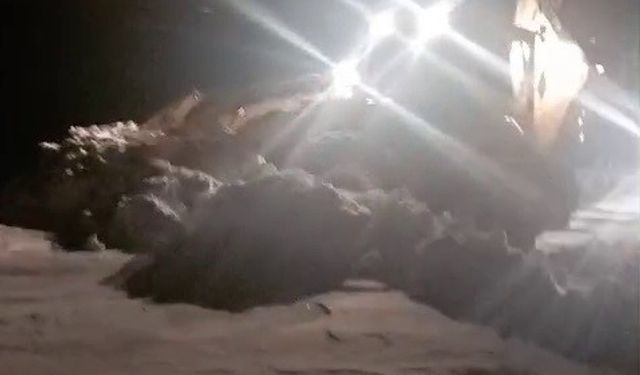 Yoğun Kar Nedeniyle Mahalle Yolları Kapandı