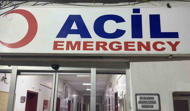 Liseliler Arasında Bıçaklı Kavga: 2 Yaralı