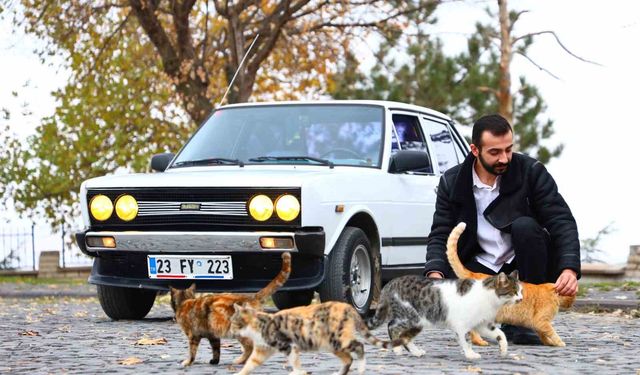 1980 Model Aracına Arkadaşlarını Bile Galoşsuz Bindirmiyor!