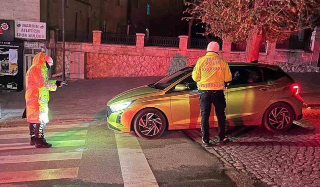 Artuklu’da Gece Denetimleri: 66 Sürücüye Ceza Kesildi