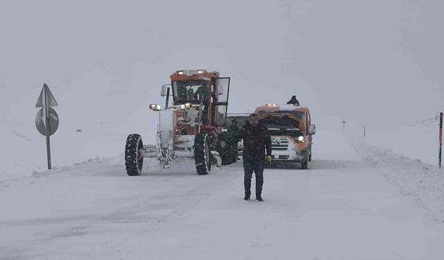 Muş-Kulp Karayolunda Hava Şartları Ulaşımı Aksattı
