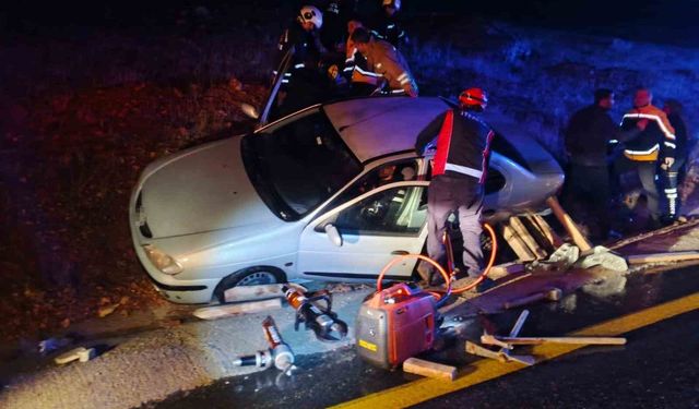 Otomobil Şarampole Yuvarlandı: 2 Yaralı