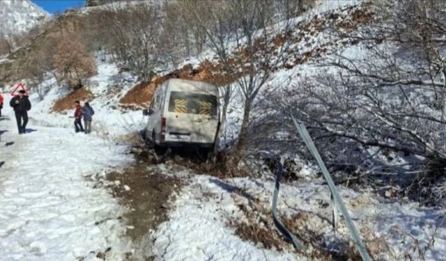 Elazığsporlu Taraftarları Taşıyan Minibüs Şarampole Kaydı