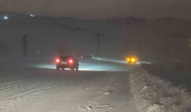 Kurubaş Geçidi’nde Tipi Sürücülere Zor Anlar Yaşattı