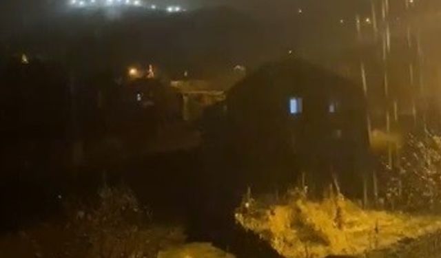 Tunceli’de şiddetli yağmur ve fırtına etkili oldu.