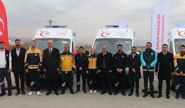 Bingöl’e Gönderilen 5 Ambulans ve 2 UMKE Aracı Törenle Hizmete Alındı