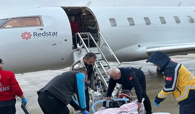 Ağrı'da Riskli Gebelik Sürecindeki Kadın, Ambulans Uçakla Ankara'ya Sevkedildi