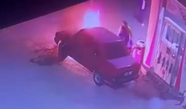 Bitlis'te Akaryakıt İstasyonundan Yakıt Alan Otomobilde Yangın