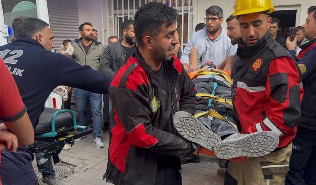 Bina Yıkımı Esnasında Molozların Altında Kalan İşçi Ağır Yaralandı