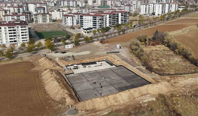Elazığ'da Yarı Olimpik Havuzun Yapımına Başlandı
