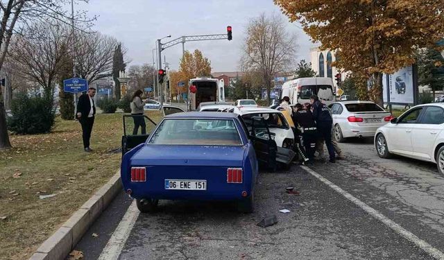 Elazığ'da Zincirleme Trafik Kazası: 1 Yaralı