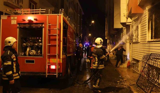 Elazığ'da Bir Evde Çıkan Yangın, İtfaiyenin Müdahalesiyle Söndürüldü