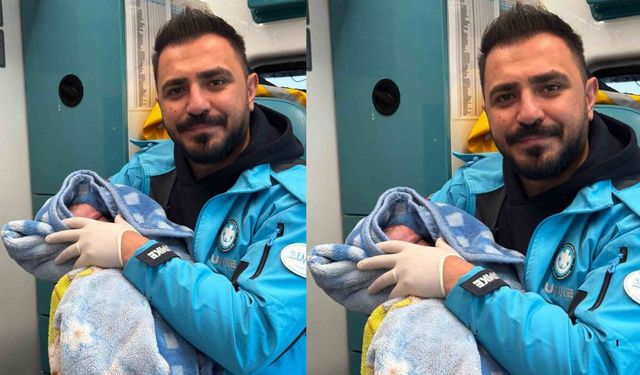 112 Ekibi Ambulansta Doğum Yaptırdı: Anne, Bebeğine Sağlık Personelinin Adını Verdi!
