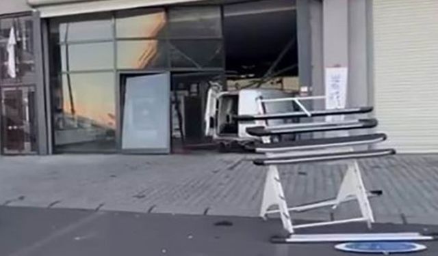 Fren Yerine Gaza Bastı, Dükkana Daldı