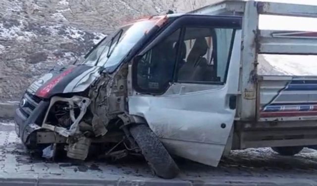 Hakkari'de Trafik Kazası: 1 Yaralı