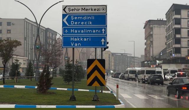 Kuvvetli Yağış, Yüksekova'da Uçuşları İptal Ettirdi