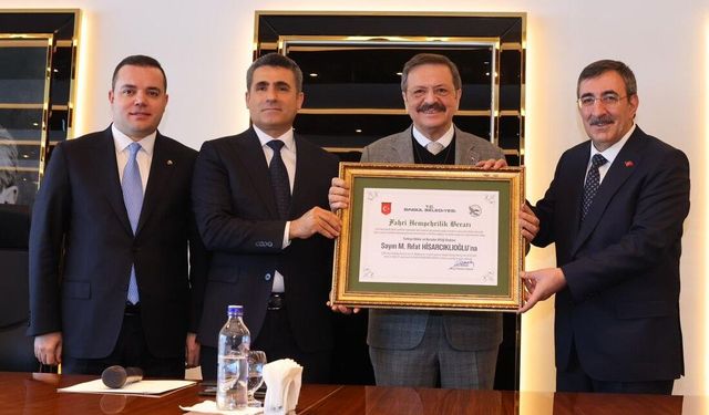Cumhurbaşkanı Yardımcısı Yılmaz, TOBB Başkanı Hisarcıklıoğlu’na Fahri Hemşehrilik Beratı Verdi