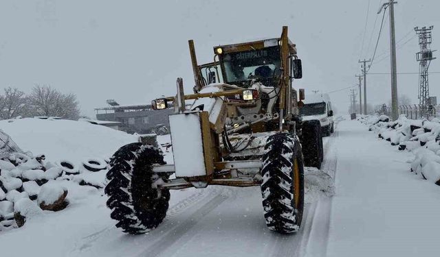 Diyarbakır Büyükşehir Belediyesi, Kırsalda Karla Mücadeleyi Sürdürüyor