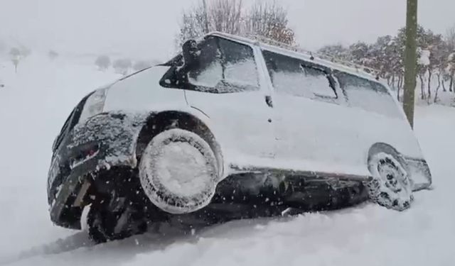 Ekipler, Yolda Mahsur Kalan Araçların İmdadına Yetişti