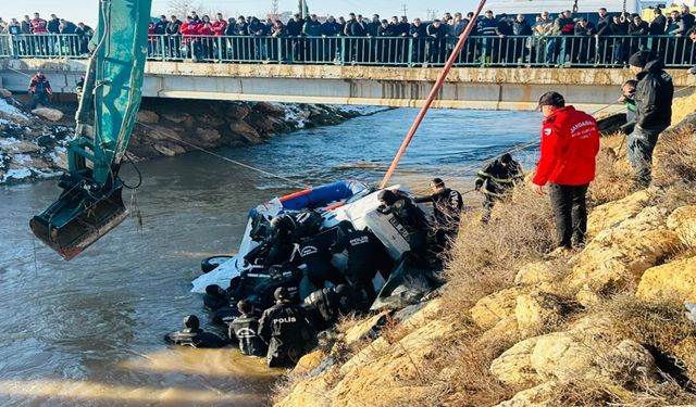 Şanlıurfa'da Feci Kaza: 3 Kişinin Cansız Bedenine Ulaşıldı