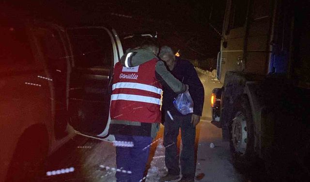 Tendürek Geçidi'nde Sürücülerin İmdadına Yetiştiler