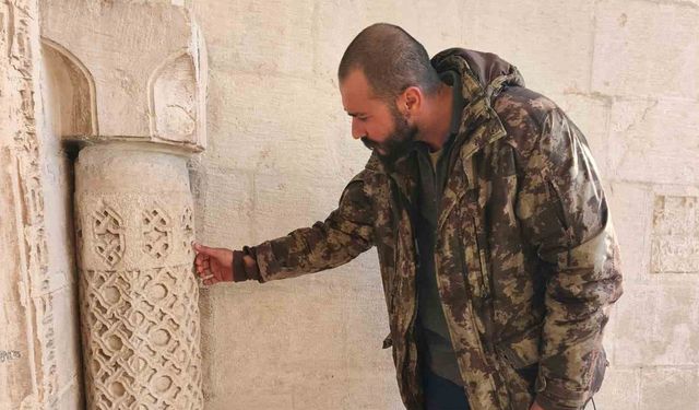 Tunceli'deki 600 Yıllık Cami, Denge Sütunlarıyla Dikkat Çekiyor