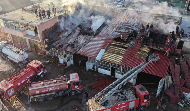 Tatvan Sanayi Sitesi'nde Yangın Paniği