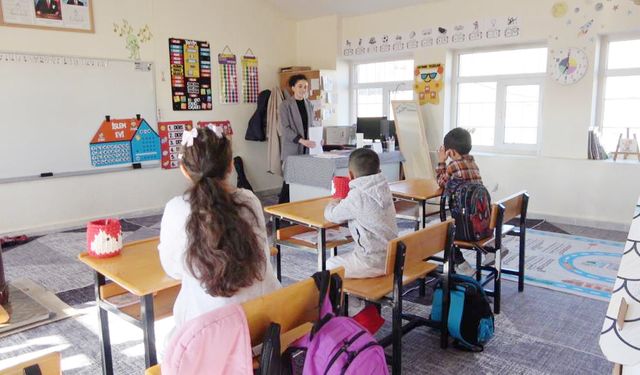 Bingöl’de köy okuluna yürek ısıtan dokunuş