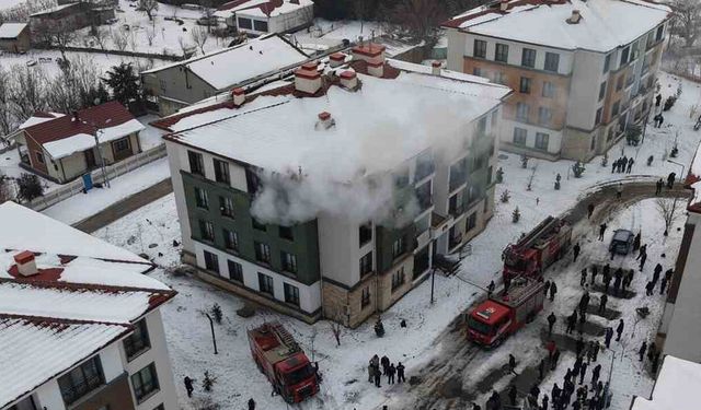 Elazığ'da Binada Yangın: 11 Kişi Dumandan Etkilendi