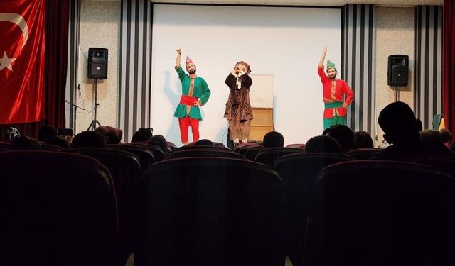 ‘Karagöz Bilim Peşinde’ Oyunu Solhan’da Sahnelendi
