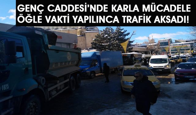 Bingöl Çarşı Merkezindeki Kar Kütleleri Öğle Vakitlerinde Taşınınca Trafik Aksadı