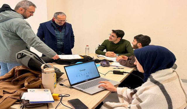 Rektör Çelik'ten Kütüphanede Finallere Hazırlanan Öğrencilere Ziyaret