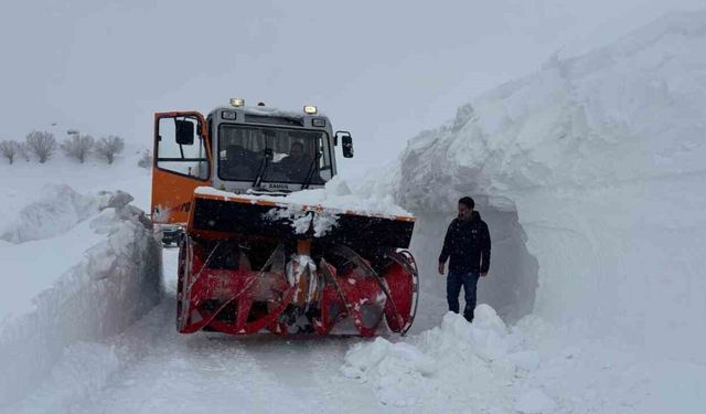 Tunceli'de Yoğun Kar ve Buzlanma: Kapanan Köy Yollarının Büyük Bölümü Açıldı