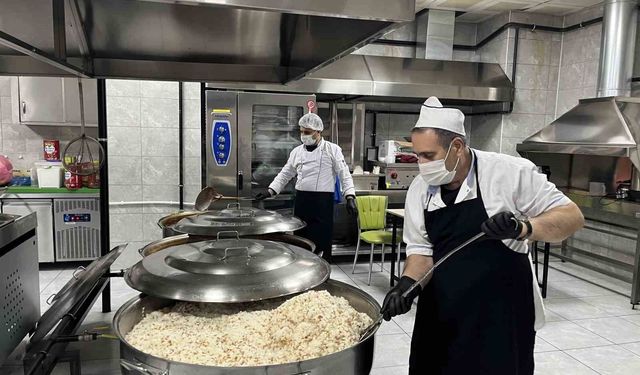 Bingöl’de İhtiyaç Sahiplerine Günlük 2 Bin 500 Kişilik İftar Yemeği