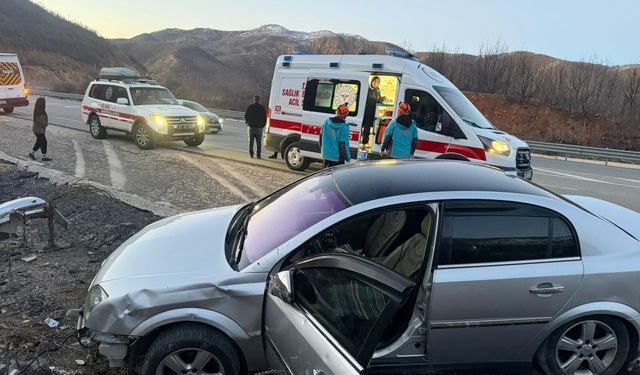 Bingöl Elazığ Yolunda Kaza: 2 Yaralı