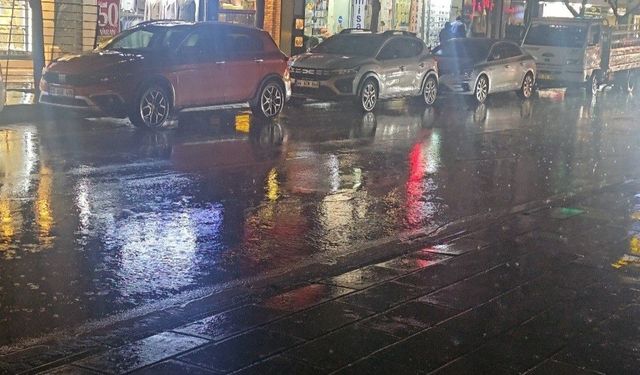 Kuvvetli Yağış Elazığ’da Etkili Oldu