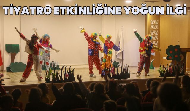 Bingöl’ün İlçesinde Çocuklar İçin Sahne Aldılar